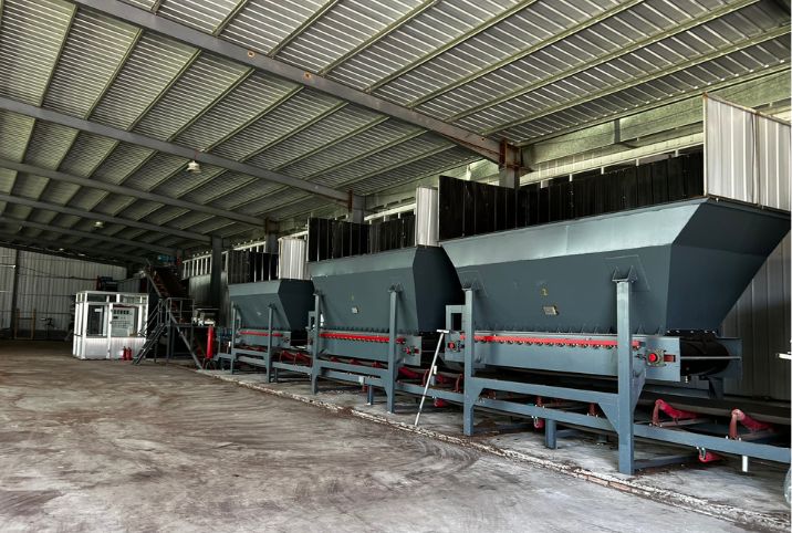 Modern machinery and equipment inside ETEPEK's factory in China, showcasing advanced production capabilities for peat substrate manufacturing.