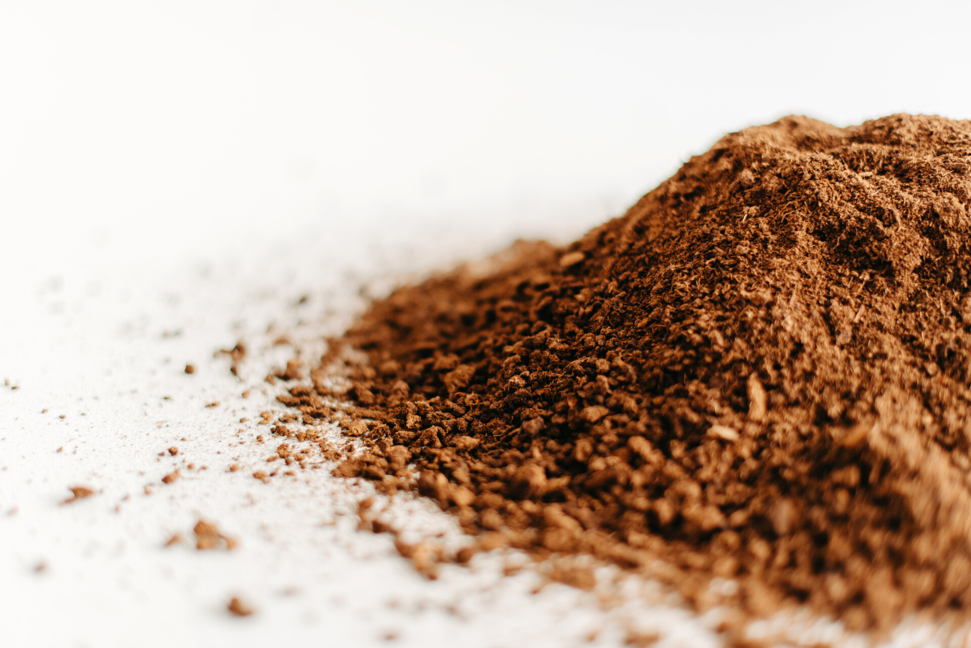 Sphagnum peat moss with fibrous structure, ready for use in professional growing media